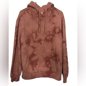 I don’t know why it looks brown in this pic but it’s pink. For men and women :)